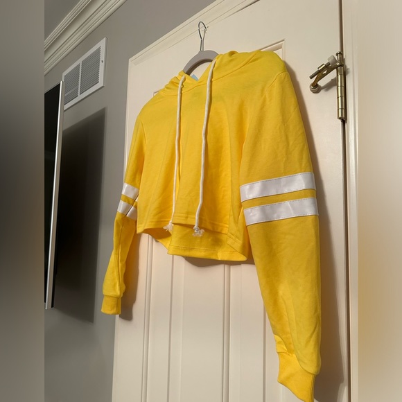 ☀️sunshine yellow double stripe crop top for spring 🌷NWT - Picture 2 of 5